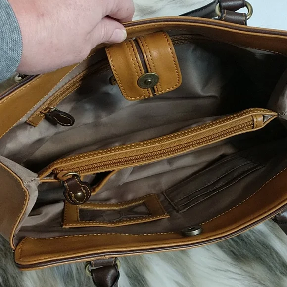 🎯 SOLD! - Nine West Vegan Leather Bag. Size 13x8" EUC! - Picture 3 of 16